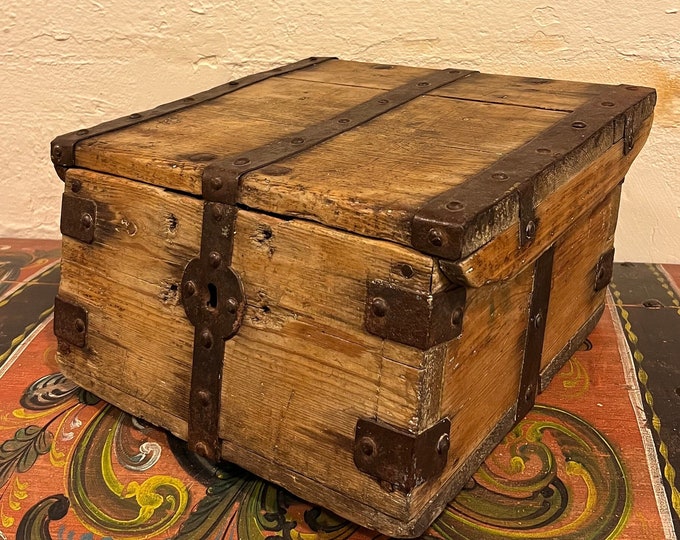 1700s Norwegian RUSTIC chest/ Jewelry box/Treasure box/ Treasure chest, Traditional handcrafted Scandinavian folkart, farmhouse style