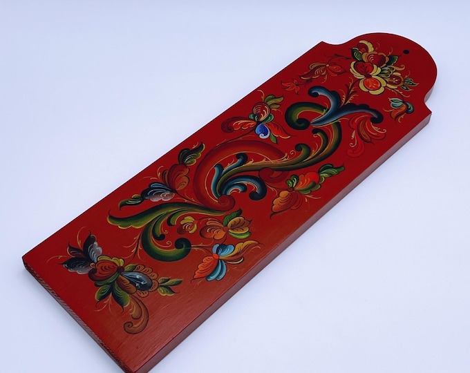 1980s Large Cutting Slicing Board/Wall Decor with  Norwegian rosemaling from Telemark. Norsk Heritage cabin / farmhouse / cottage folk art