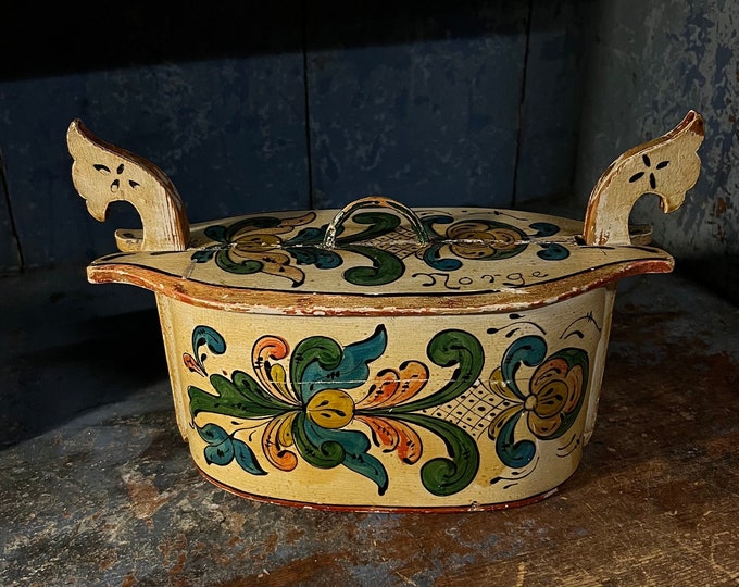 Antique 1910s Norwegian Rosemaling Tine box / Keepsake Box / table decor / storage box,  folk art from Norway, cabin farmhouse kitchen decor