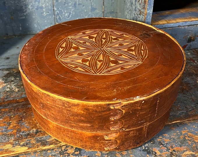 1800s Primitive antique Tine box from Norway, Norwegian folk art, country / farmhouse style, Christmas gift, wood carving