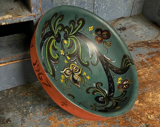 Dated 1967 RUSTIC vintage Norwegian rosemaling bowl wall hanging / fruit bowl, handpainted folk art from Norway, Collectible