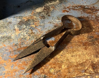 Antique RUSTIC Hand Forged Iron Sheep Shears Scissors / Wool Cutters, Primitive antique tool, Country style/Farmhouse/Cabin wall hanging