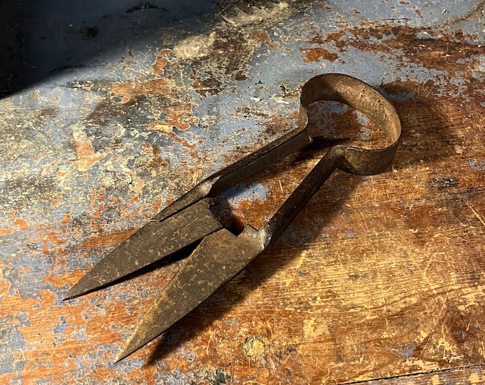 Antique RUSTIC Hand Forged Iron Sheep Shears Scissors / Wool Cutters, Primitive antique tool, Country style/Farmhouse/Cabin wall hanging
