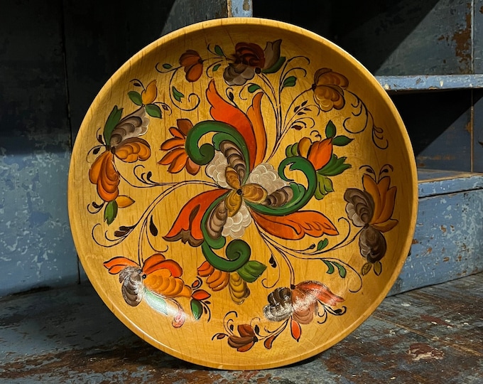 1980s Telemark rosemaling wooden plate, professional painted folkart folk art, wall hanging from Norway perfect for housewarming