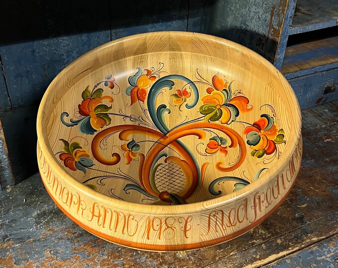 1987 XL- HUSFLID Norway- Berit Setalid Professionally Painted Telemark rosemaling beer / fruit bowl, handcrafted folk art, RARE Collectible