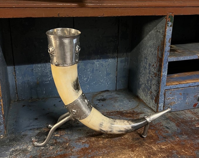 UNIQUE Vintage Norwegian/Scandinavian VIKING horn mug / drinking horn, Rustic country / farmhouse / cabin interior, collectible, LARGE