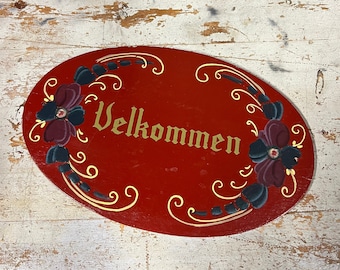 Vintage Norwegian/ Scandinavian "velkommen" plaque / plate with rosemaling, folkart, farmhouse/country style