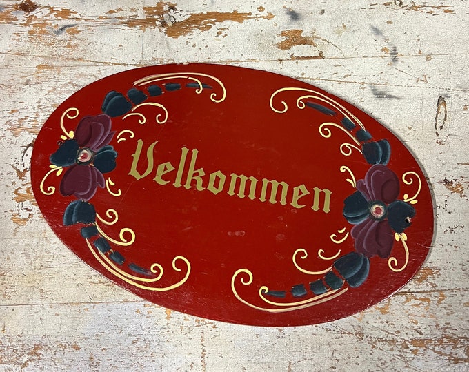 Vintage Norwegian/ Scandinavian "velkommen" plaque / plate with rosemaling, folkart, farmhouse/country style