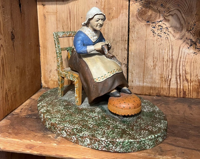 Norwegian wood carving "old lady knitting" Figurine, Norwegian/Scandinavian folk art, hand carved folkart, Collectible
