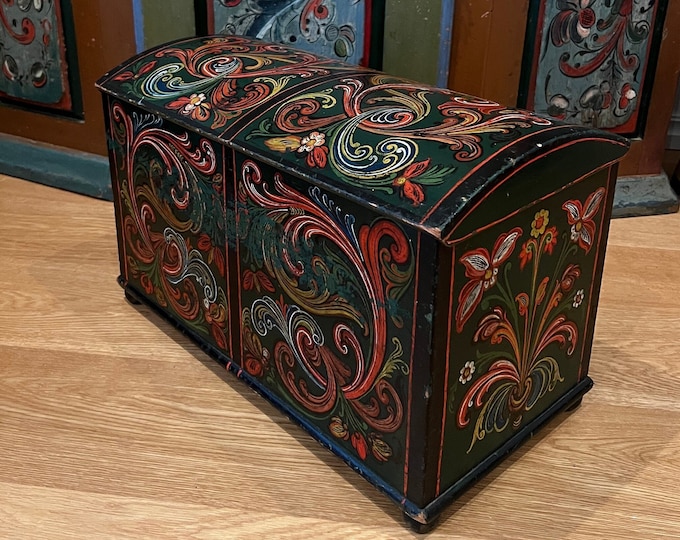 1850s Museum Quality Rosemaling Chest, treasure chest box, Antique folkart folk art from Norway, Norwegian rustic farmhouse style