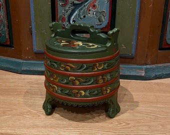 1981 Norwegian rosemaling groat/porridge amber / ambar, professionally painted folkart folk art from Telemark, Norway. Farmhouse Green