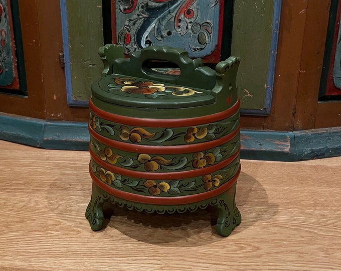 1981 Norwegian rosemaling groat/porridge amber / ambar, professionally painted folkart folk art from Telemark, Norway. Farmhouse Green