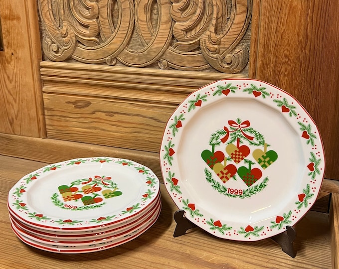 Rare collectible 'Hearts & Pines' Norwegian design Porsgrund 1999 cake/ brunch/ breakfast plate / wall decor in wonderful condition
