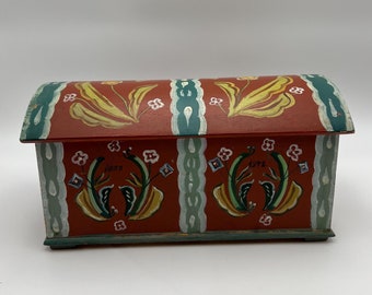 Anno 1942 Handcrafted Norwegian Pine Wood Chest / Tine box with Rosemaling, folkart folk art from Norway rustic cabin cottage farmhouse