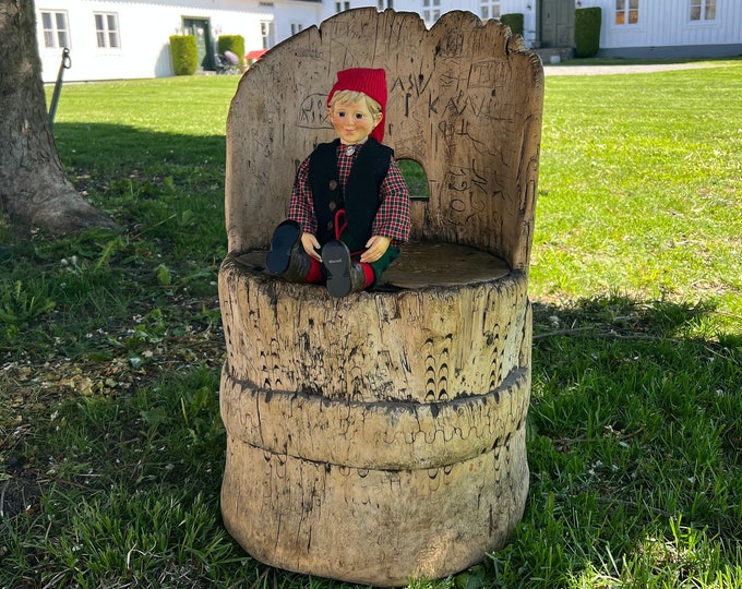 16/1700s Antique stool/kubbestool from Telemark, Norway, nature wood,  Norwegian / Scandinavian folkart, Rustic farmhouse style, Patina