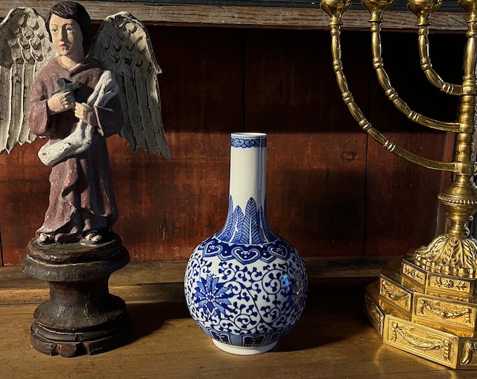 Vintage Chinese porcelain vase with flower pattern, stamped, perfect condition