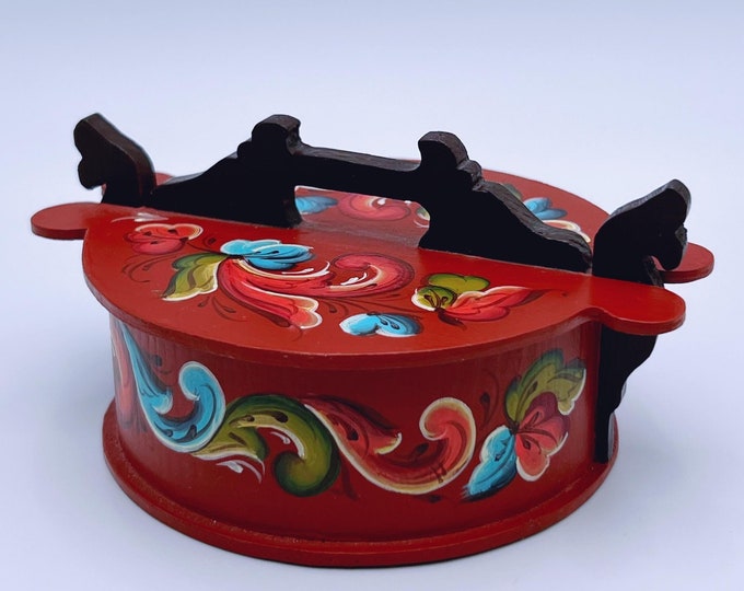 Small Norwegian butter bucket box, Handmade/ hand-crafted wooden box with rosemaling from Telemark, Norway. Collectible