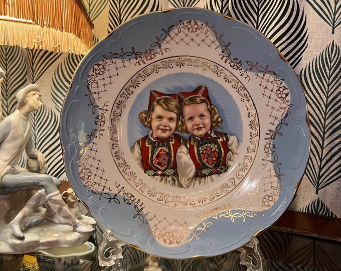 Rare 1950's  Norwegian design Figgjo Marie wall decor plate with Bunad girls, scandinavia retro / mid-century