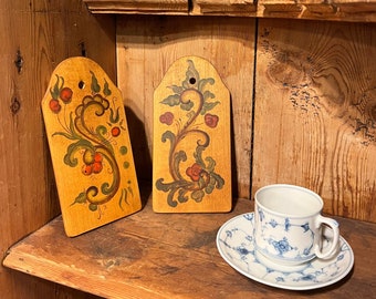 PAIR of Vintage Norwegian Cutting Slicing Board/Wall Decor with rosemaling from Toten, Norway/Scandinavian folkart