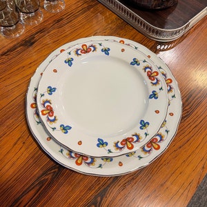 直径24.5 cm ヴィンテージノルウェーPP-FARMERS ROSEディナープレート、ゴールドリム、ノルウェーデザインの農家スタイルのテーブルサービング