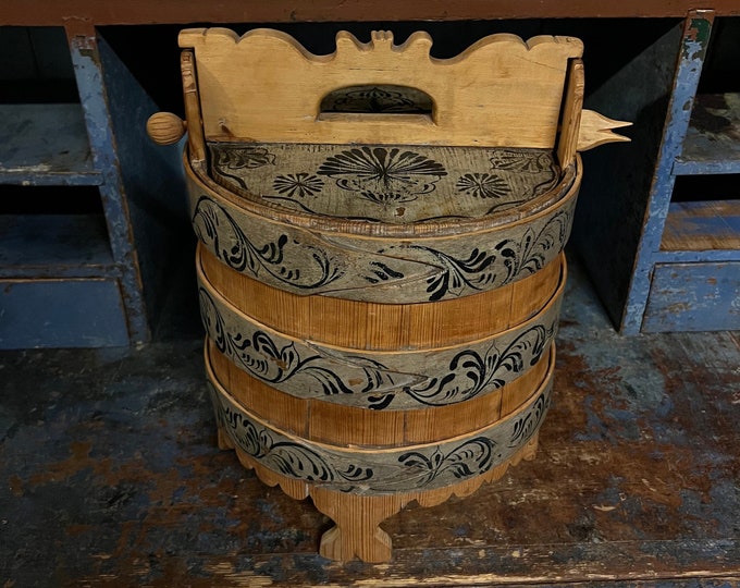 1800s PRIMITIVE antique groat/porridge amber/Tine box/butter bucket from Norway, RUSTIC Norwegian folk art, Handmade/handcrafted,Collectible