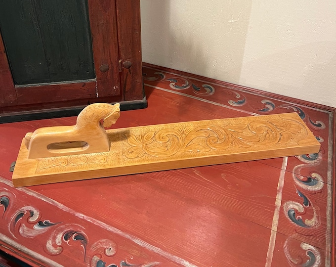 Dated 1981 Norwegian mangle board with hand carved horse handle, rosemaling nordic pattern, folkart from Telemark, Scandinavian folk-Art