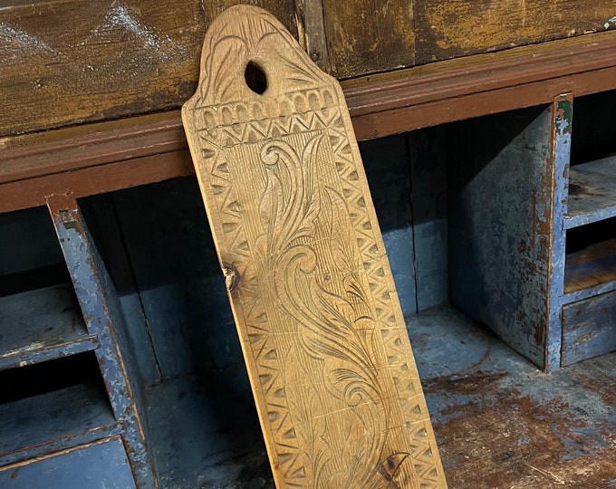1800s LARGE Antique Norwegian hand carved Cutting Slicing Board/Wall Decor with rosemaling pattern. RUSTIC Scandinavia folkart,patina