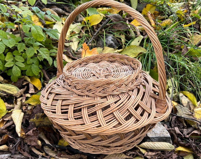 18/1900s Antique Norwegian handcrafted wool basket with beautiful patina, RUSTIC, Country / farmhouse style, collectible
