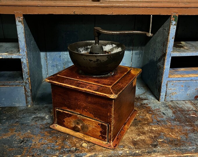 17/1800s Large RUSTIC antique coffee grinder from Norway, Norwegian/Scandinavian folkart folk art bent wood / pinewood and iron, RARE