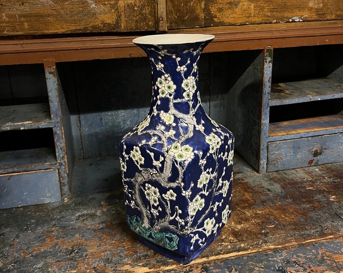 Vintage Chinese handpainted porcelain vase with flower pattern