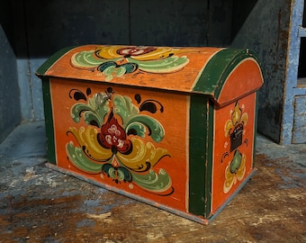 1910/20s&#39; Antique Norwegian Hallingdal Rosemaling Chest/Tine box, folkart folk art from Norway rustic cabin cottage farmhouse style