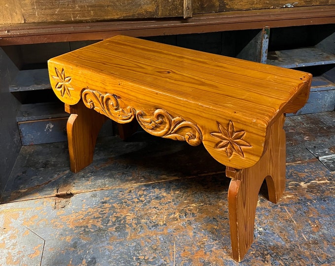 Vintage Norwegian handcrafted stool, wood carving rosemaling pattern, Solid pinewood, nature wood, Scandinavian folkart, farmhouse style