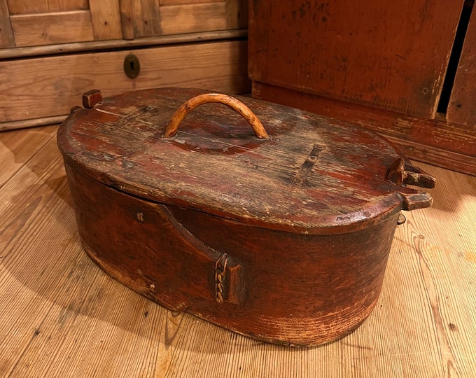 1800s antique Tine box from Norway, bentwood, rustic Norwegian folk art, handmade/ hand carved, country / farmhouse style