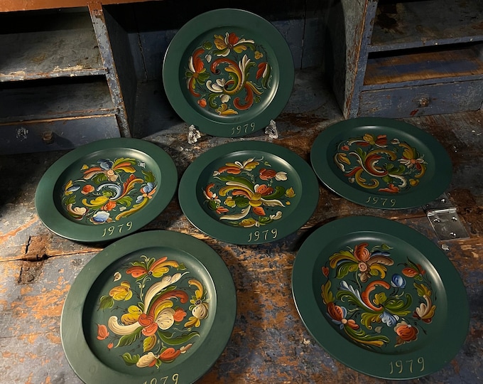 Dated 1979 Set of 6 Stunning Norwegian rosemaling plate / wall hanging, professionally painted folk art from Norway, Collectible