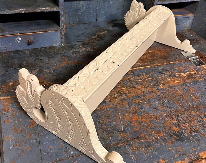 18/1900s Antique DRAGON style wall shelf in pinewood with beautiful handcarved pattern, country style, Rustic Farmhouse style interior