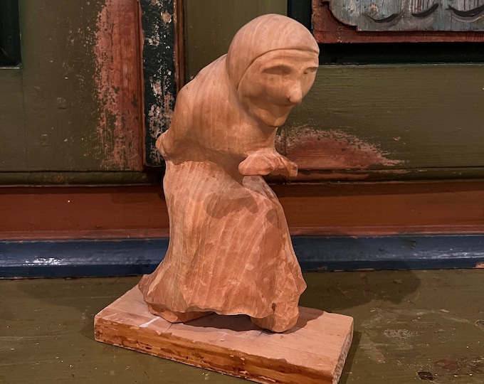 Norwegian wood carving "Old Lady" Figurine, Norwegian/Scandinavian folk art, hand carved folkart, Collectible
