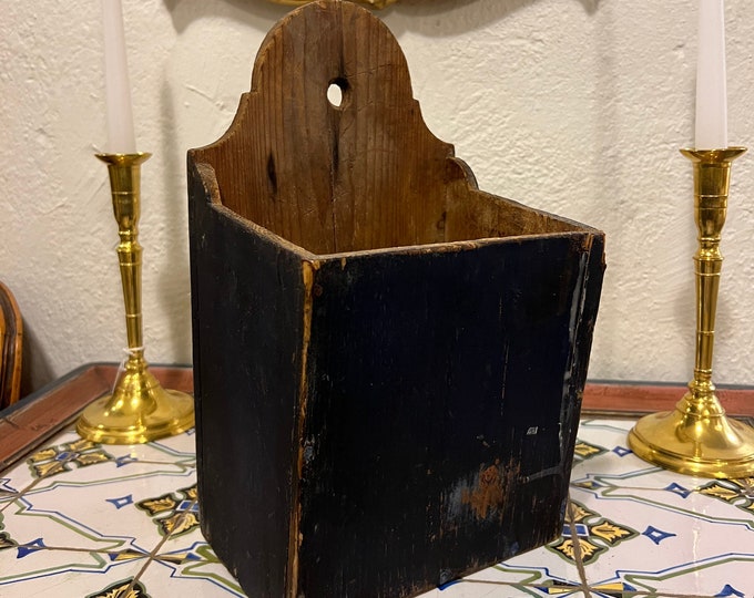 1880/90s' antique Norwegian handmade Wall Hanging Wooden Salt/Coffee/Sugar Box from Toten/Gudbrandsdalen, Norway, traditional folkart