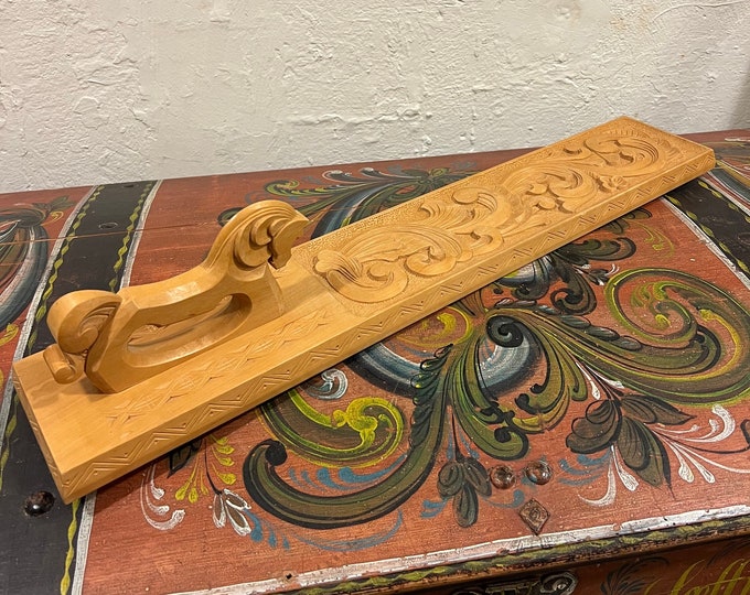 1970S' Norwegian mangle board with hand carved horse handle, rosemaling nordic pattern, folkart from Telemark, Scandinavian folk-Art