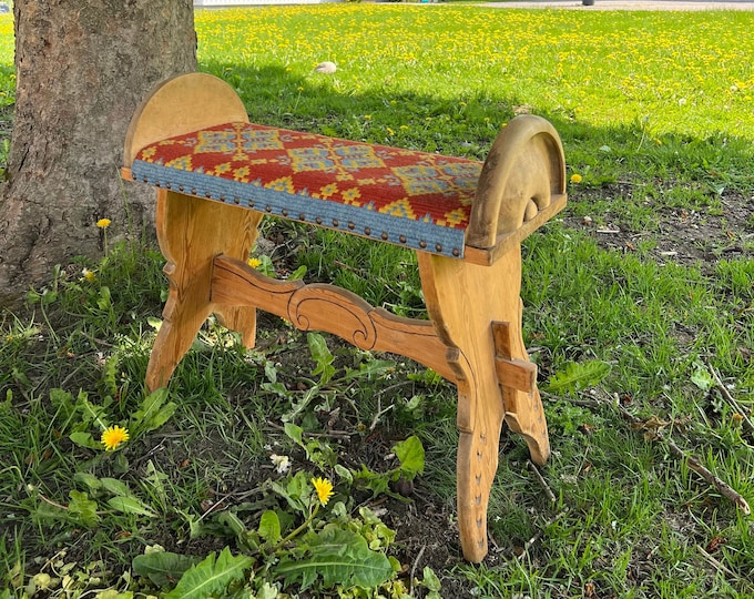18/1900s Antique stool/bench, Rustic, nature wood, handwoven wool seat , Norwegian / Scandinavian folkart, Rustic farmhouse style, Patina