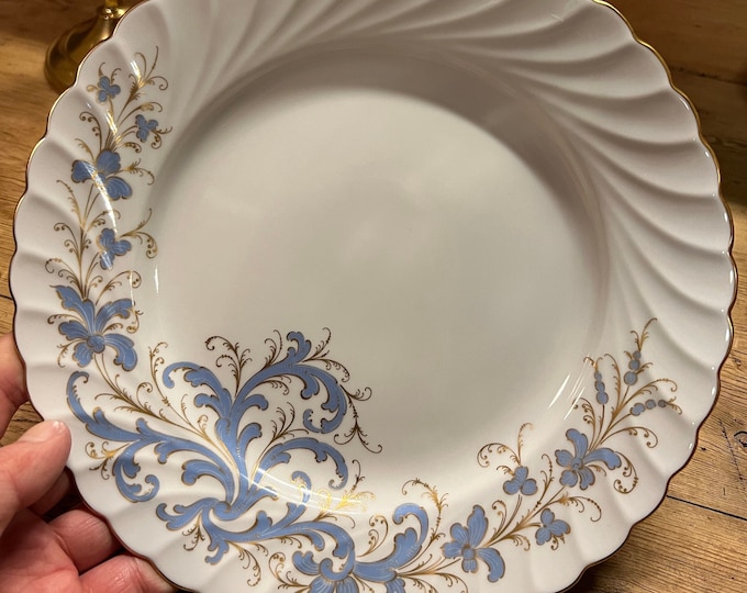 1980s' Porsgrund Porcelain Rosemaling pattern dinner plate/dining plate, Bogstad modell with Seljord Pattern, Norwegian design