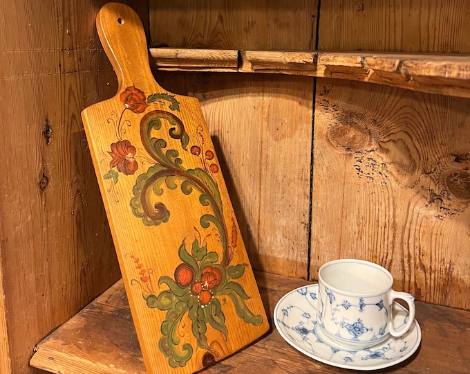 Vintage Norwegian Cutting Slicing Board/Wall Decor with rosemaling from Toten, Norway/Scandinavian folkart