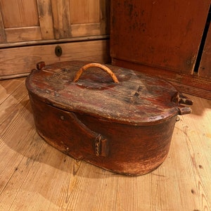 1800s antique Tine box from Norway, bentwood, rustic Norwegian folk art, handmade/ hand carved, country / farmhouse style