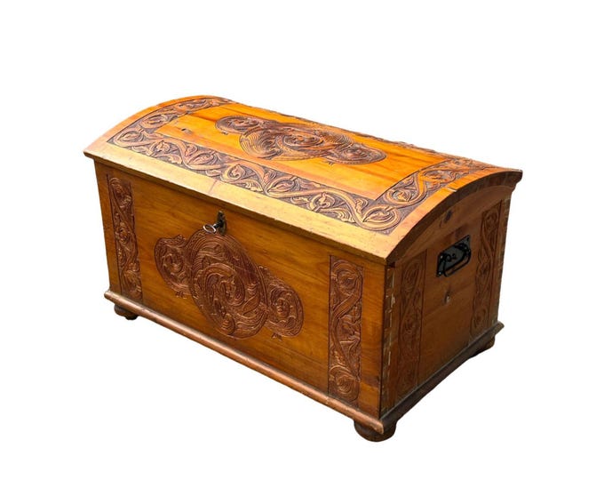 Dated 1942 Stunning Norwegian handcrafted Chest / Trunk by Magnus Dagestad (1865-1957), Nature Pine wood carving, cabin/farmhouse storage