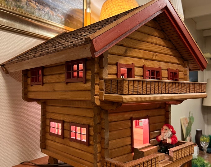 Unique Norwegian wooden stabbur cottage/cabin lampe from Telemark, Norway Scandinavian handcrafted/ handmade folk art,folkart