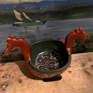 Norwegian Rosemaling KJENGE -RARE Vintage Scandinavian Folk Art Ale/beer bowl, Nature Pine, Double Horse Handle