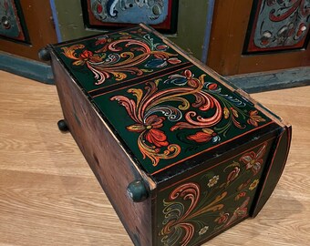 1850s Museum Quality Rosemaling Chest, Treasure Chest Box 1850s Museum Quality Rosemaling Chest, Treasure Chest Box