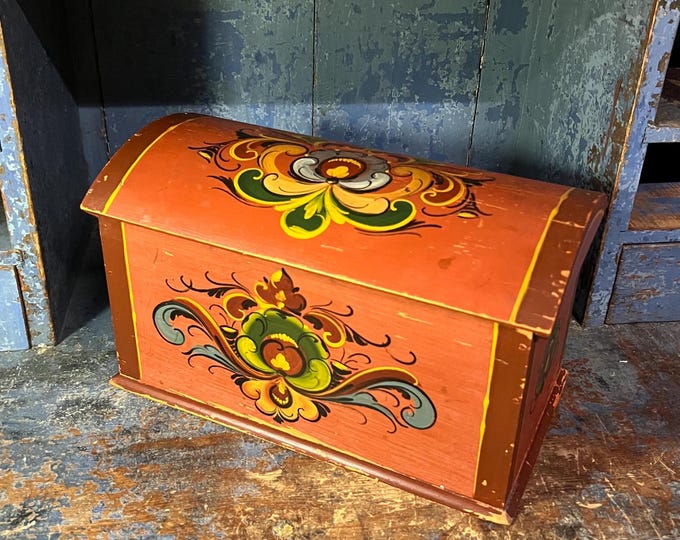 1930/40s Handcrafted Hallingdal Rosemaling Chest/Tine box, folk art from Norway rustic cabin cottage farmhouse style, Norwegian Semi-antique