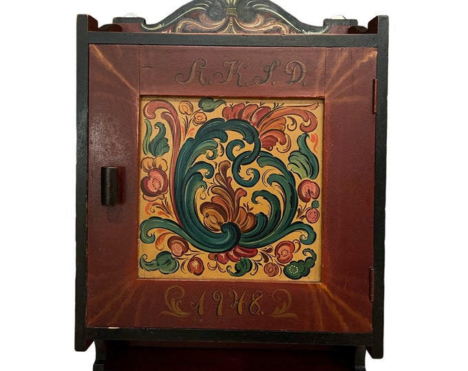 Dated 1948 Norwegian Rosemaling hanging cabinet in pinewood, Scandinavian Antique style folkart Norwegian folk art
