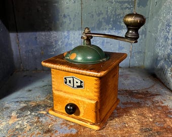 Ca. 1930s VTG/antique coffee grinder, RUSTIC wood / pinewood & iron, primitive kitchen tools, cabin/farmhouse / french country style, patina