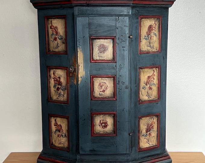 c.18/1900s RUSTIC hanging cabinet with Rosemaling, Baroque style hand-crafted nature pine display cabinet, Norwegian cabin / farmhouse style